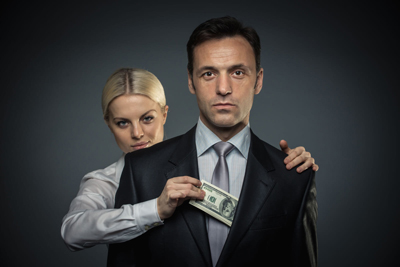 Заберите у женщин деньги – это укрепит семью!
