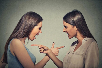 Почему женщины ненавидят друг друга